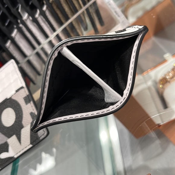 MICHAEL KORS MENS
Cooper Graphic Logo Tall Card Case
36S3LCOD2U
Black Multi NWT - Picture 7 of 16